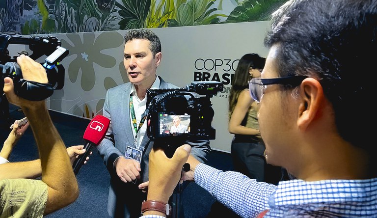 O ministro das cidades durante a entrevista