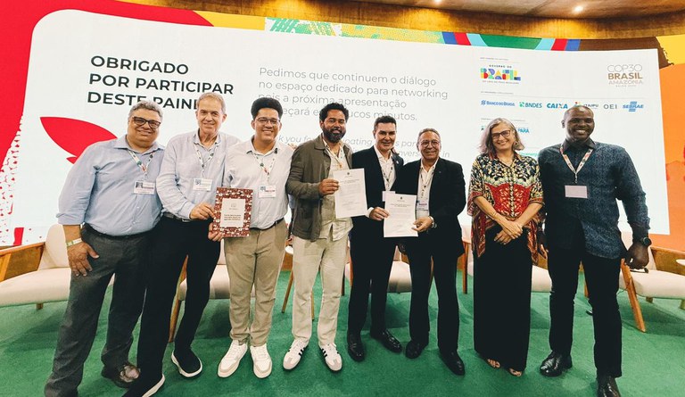 Na imagem, servidores do Ministério das Cidades participam do painel Periferias e Justiça Climática na COP30, em Belém.