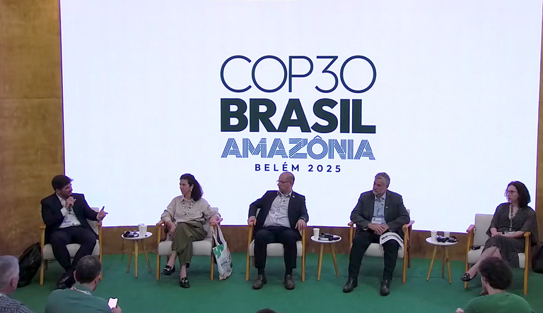 Na imagem, secretário de habitação do ministério participa de painel sobre habitação na COP30, em Belém