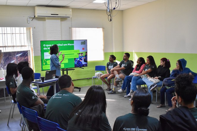 Os alunos durante uma das aulas