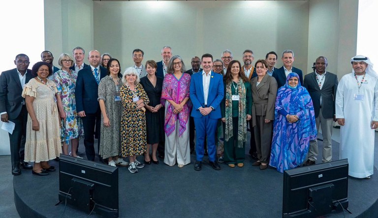Ministro Jader Filho ao lado de representantes da ONU