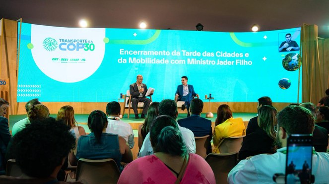 Ministro Jader Filho em evento que marcou o anúncio dos vencedores do Prêmio Bicicleta Brasil na COP30