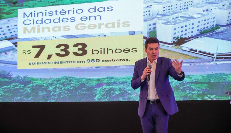 Na foto o ministro das cidades palestrando