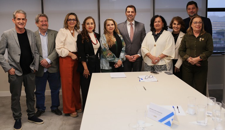 Servidores posando para foto oficial