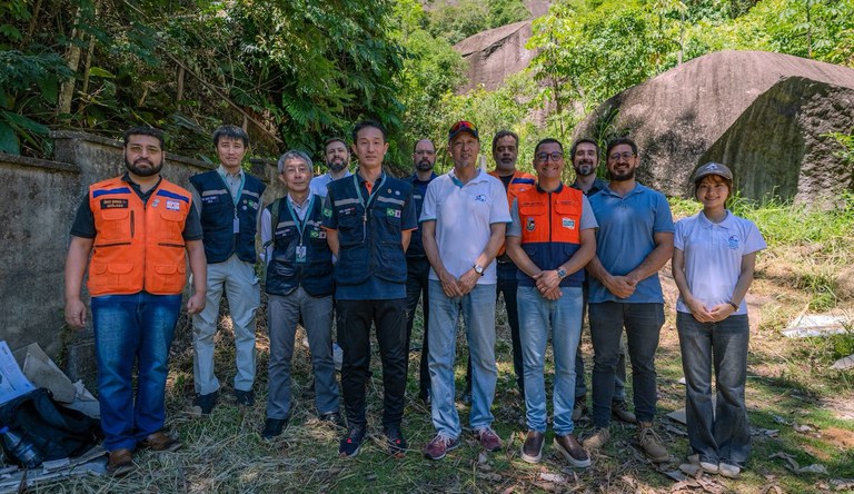 Na imagem servidores do ministério das cidades e desenvolvimento regional posam para foto