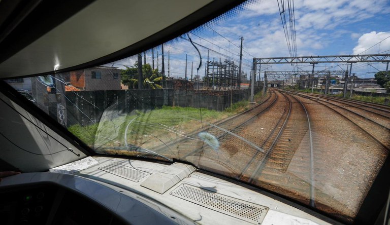 Na imagem área interna do metrô de Recife