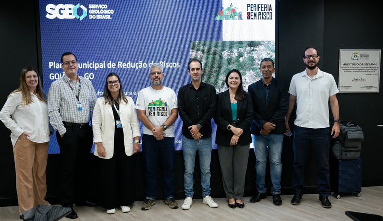 Na imagem servidores do ministério posam para foto oficial em evento sobre periferias no Goia´s