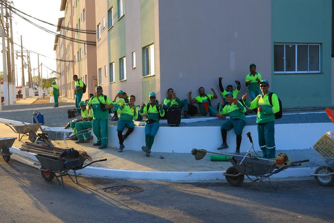 Na imagem trabalhadores no Residencial Dr. Pedro Teixeira Duarte I e II, em Maceió