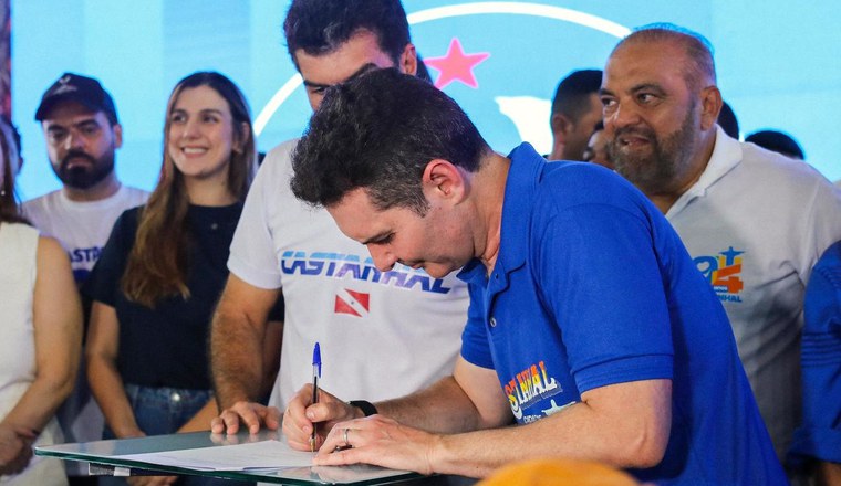 No aniversário de Castanhal (PA), Ministério das Cidades presenteia cidade com novos espaços de turismo, cultura, lazer e comércio Na imagem ministro Jader Filho assina contrato de infraestrutura para Castanha, Pará