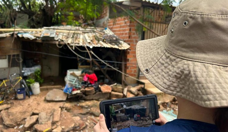Na imagem técnicos do SGB e Defesa Civil durante o mapeamento em campo.