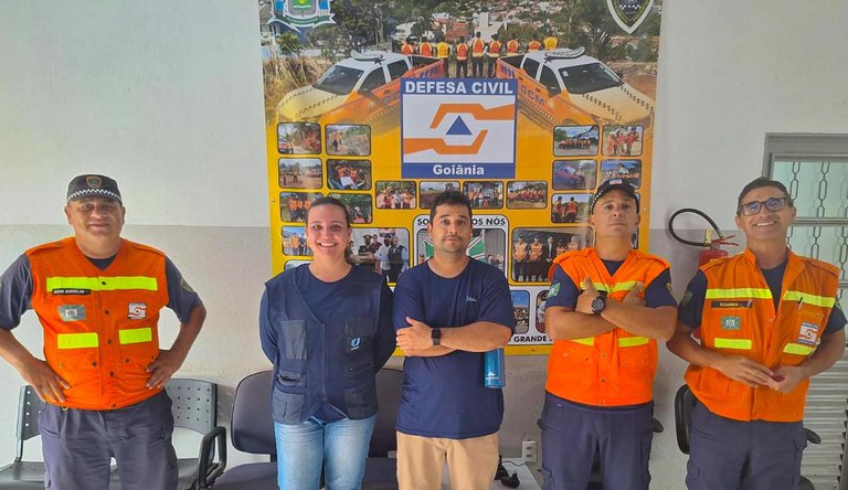 Na imagem técnicos do SGB e Defesa Civil durante o mapeamento em campo.