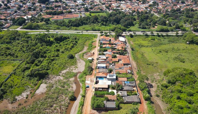 Na imagem técnicos do SGB e Defesa Civil durante o mapeamento em campo.