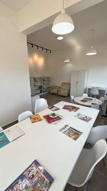 Na imagem biblioteca de conjunto habitacional em Venâncio Aires (RS)