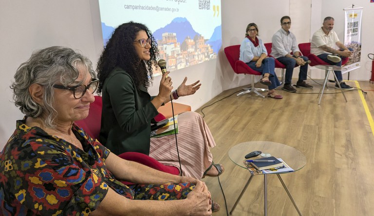 Samia Sulaiman fala durante o evento