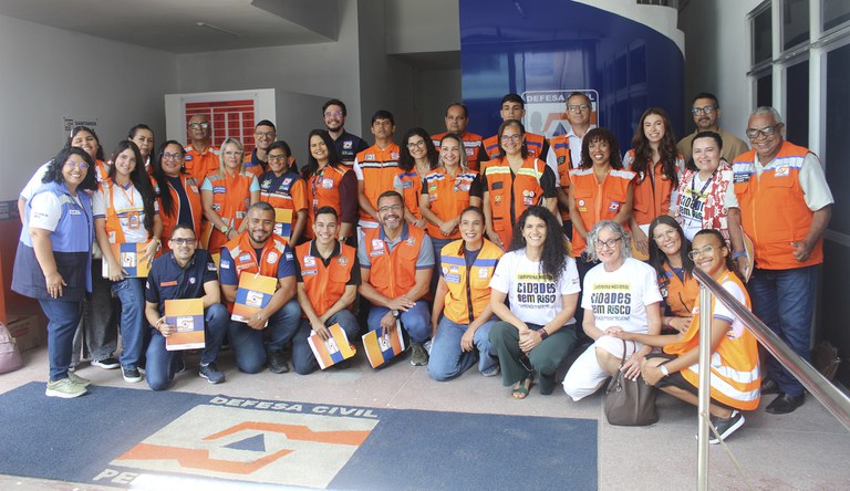 A equipe reunida para foto