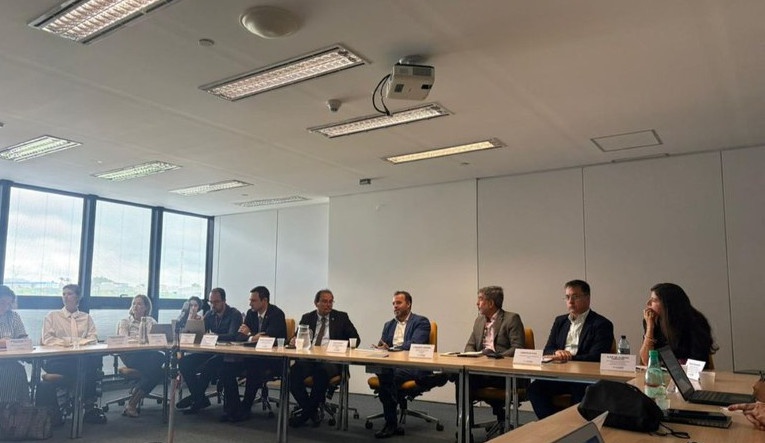 Na imagem representantes do Governo Federal e Minas Gerais em reunião sobre novo acordo do rio doce.