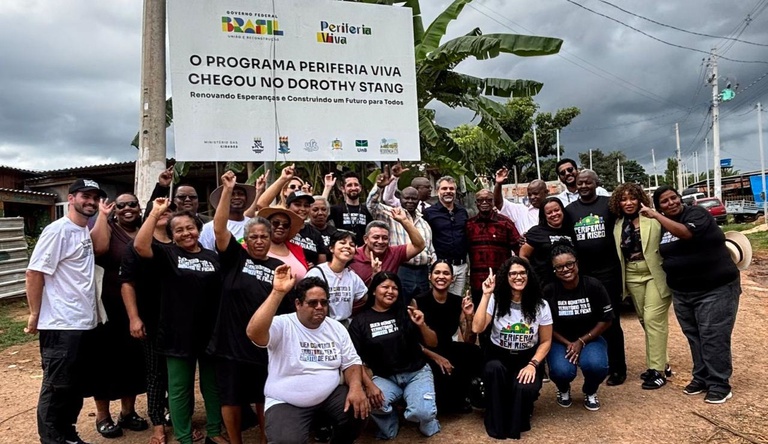 Na imagem servidores do ministério e delegação africana visitam comunidade no DF