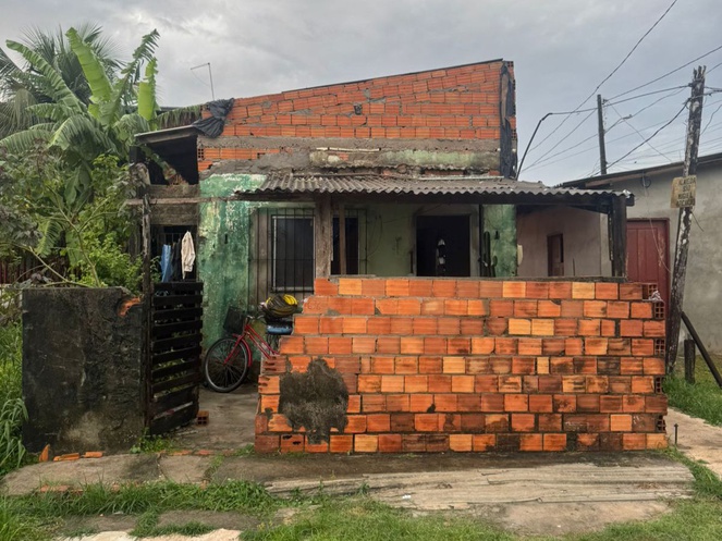 Reconstrução de casas destruídas por vendaval em Belém (PA) é entregue pelo Governo do Brasil Na imagem casa de alvenaria destruída por chuvas fortes no Pará