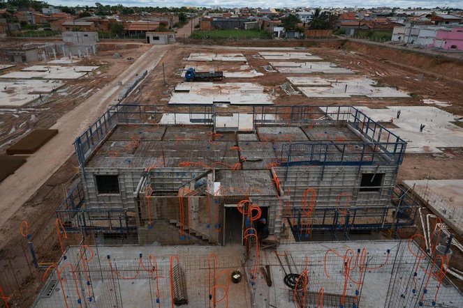 Na imagem obra de conjunto habitacional 