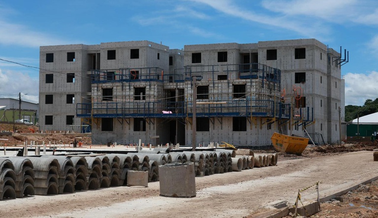 Na imagem obras de conjunto habitacional em Marabá, Pará