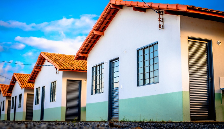 Na foto imagem panorâmica de unidades habitacionais do MCMV