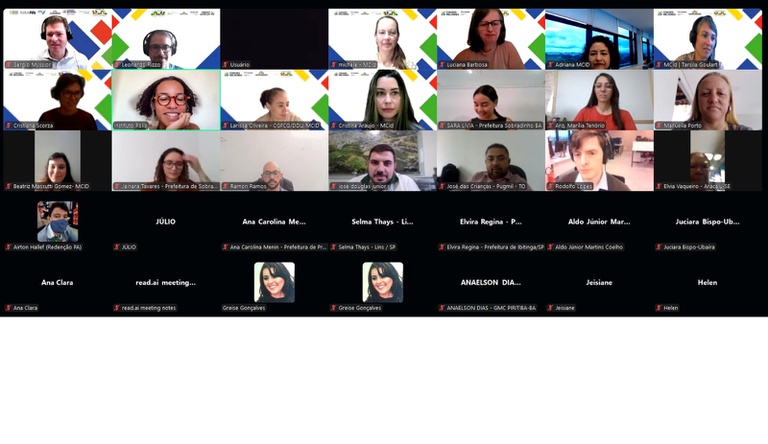 Na imagem tela de computador com servidores durante reunião virtual