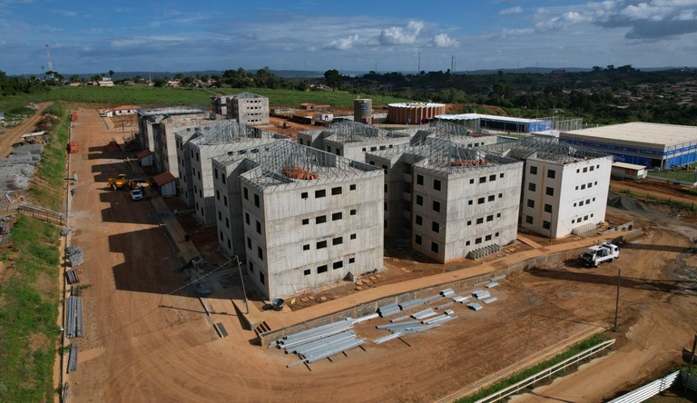 Vista áerea das obras dos prédios do residencial Altamira