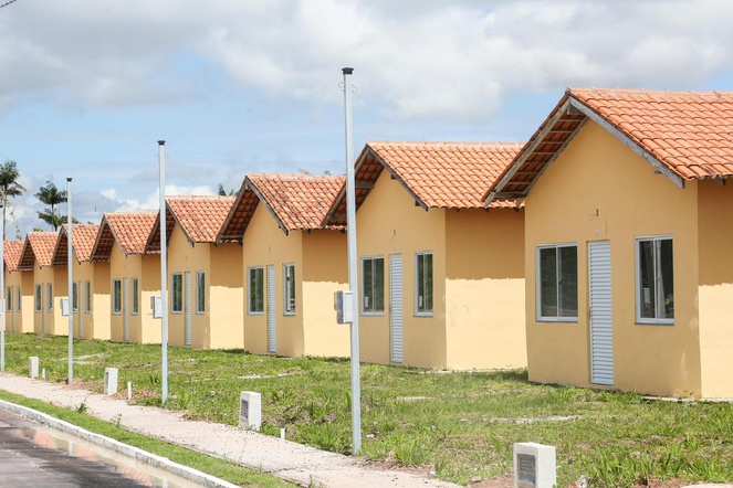 Na imagem foto panorâmica de conjunto habitacional do programa Minha Casa, Minha Vida