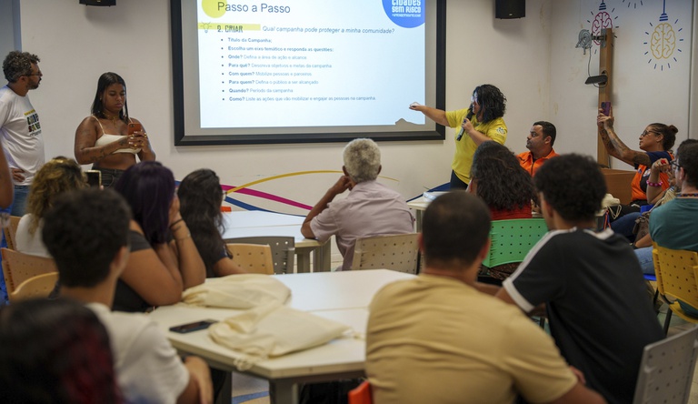 Na foto apresentação do projeto para o público