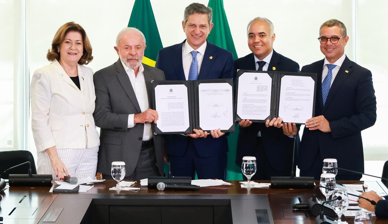 Ministros reunidos com o presidente da república