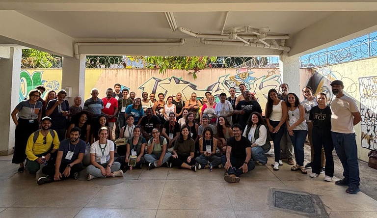 Equipe reunida para foto