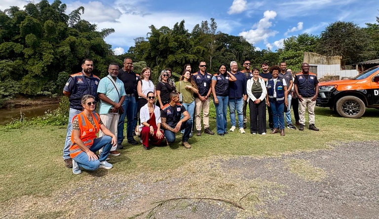 Equipe reunida para foto em Nova Lima