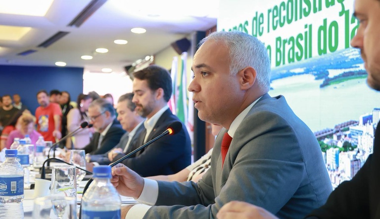 Na imagem representantes do governo federal com representantes do governo do Rio Grande do Sul