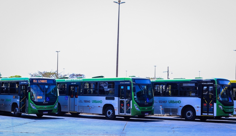 Na imagem foto panorâmica de ônibus do transporte público