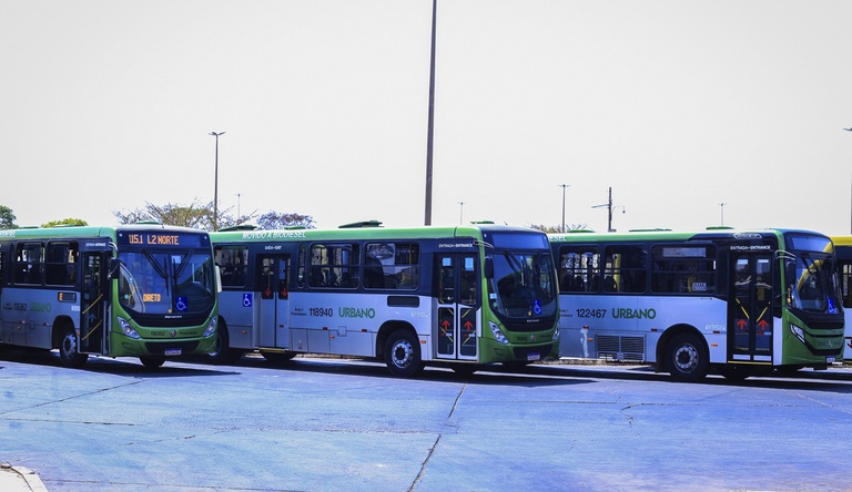 Na imagem ônibus do transporte público de Brasília