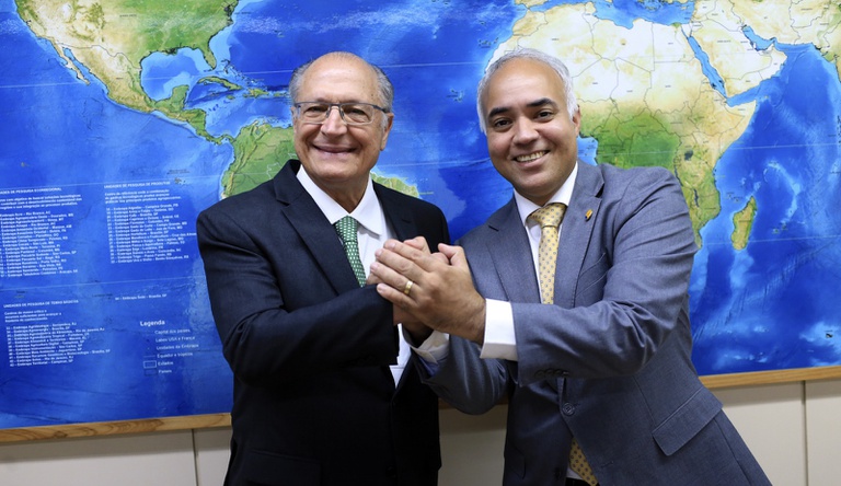 O ministro das cidades com o vice-presidente da república