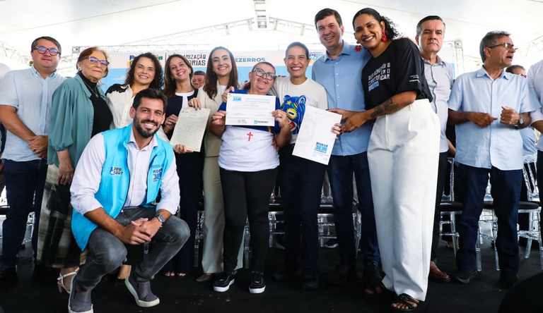 Equipe reunida para foto