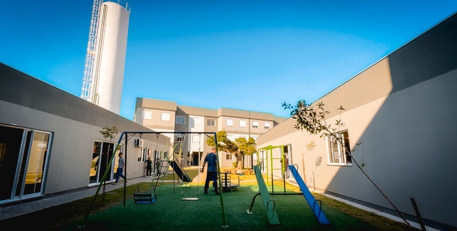 Na imagem área de lazer de prédio habitacional 
