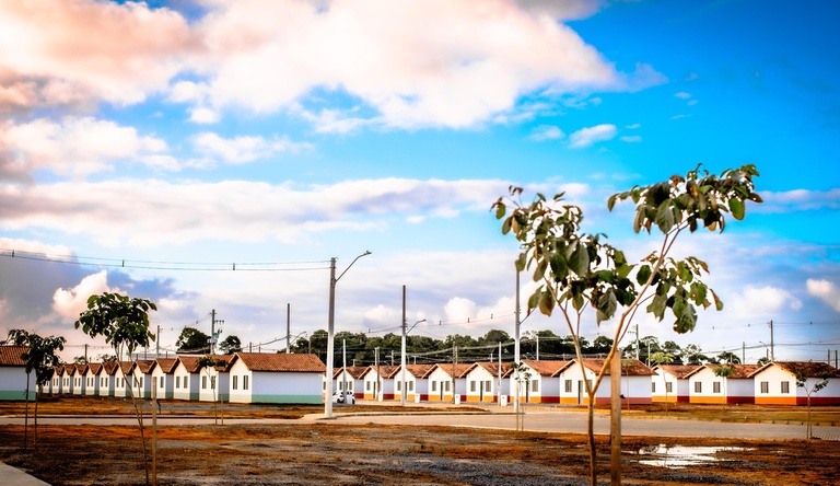 Na foto imagem panorâmica de unidades habitacionais do MCMV