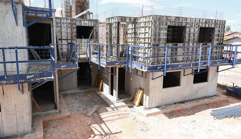 Na foto vista panorâmica dos novos prédios em construção
