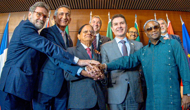 Passagem de bastão para o próximo G20, África do Sul.Crédito: Zack Stencil/Ministério das Cidades.