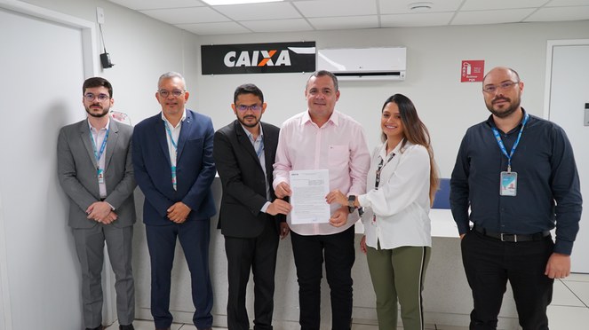 Na foto o prefeito de Sucupira do Riachão com equipe técnica da Caixa e do Ministério das Cidades