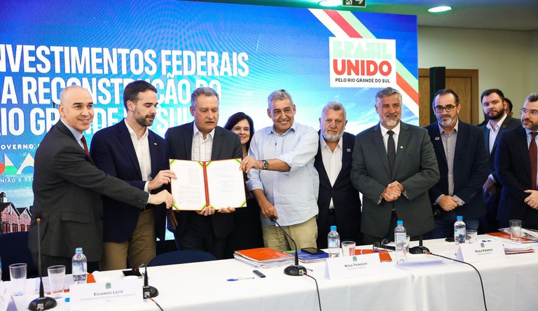 Na foto o Conselho de Monitoramento das Ações e Obras para a Reconstrução do Rio Grande do Sul em sua primeira reunião sob a coordenação do ministro da Casa Civil, Rui Costa