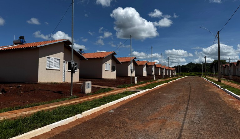 Na foto imagem panorâmica de residencial do MCMV