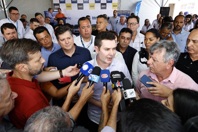 Ministro Jader Filho durante coletiva de imprensa. Crédito:Marcelo Camará.