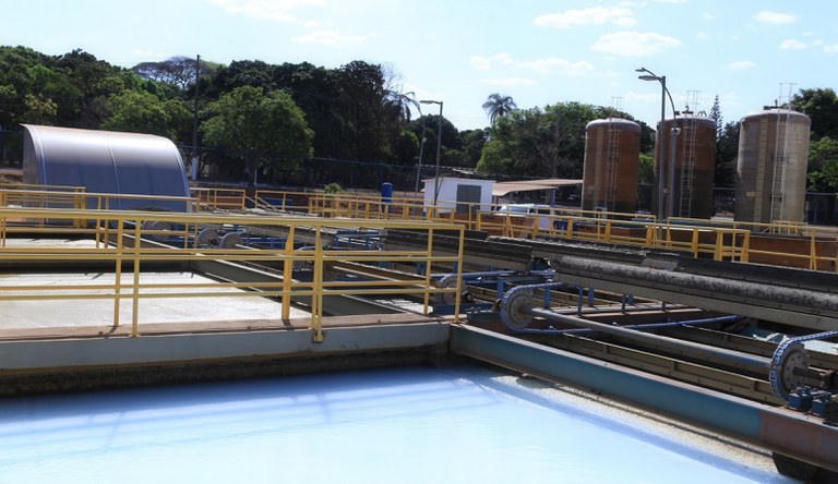 Na foto estação de tratamento de água