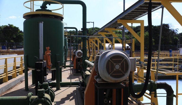 Imagem de estação de tratamento de água e esgoto de Brasília.