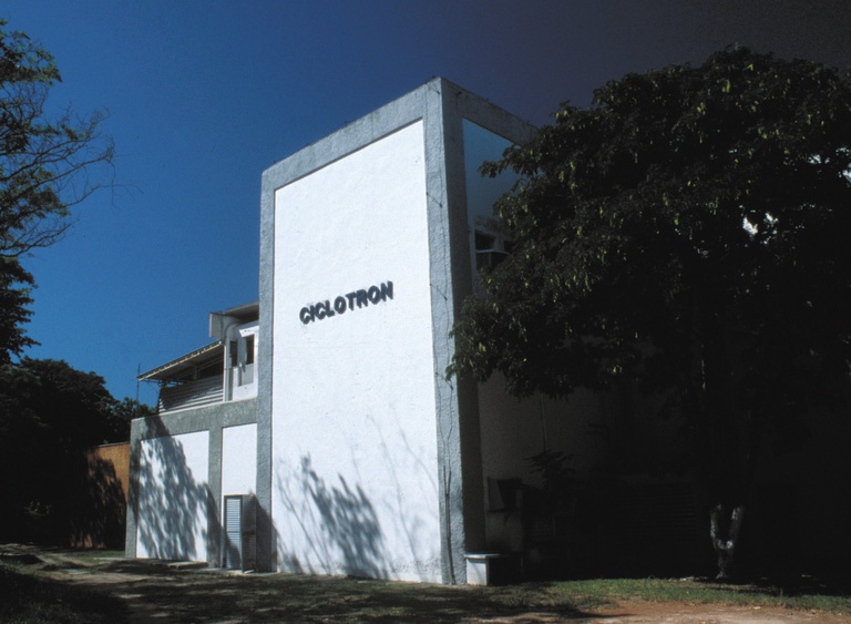 foto 3 - Prédio do Ciclotron.jpg