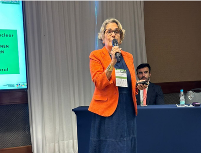 Valéria Pastura durante evento científico