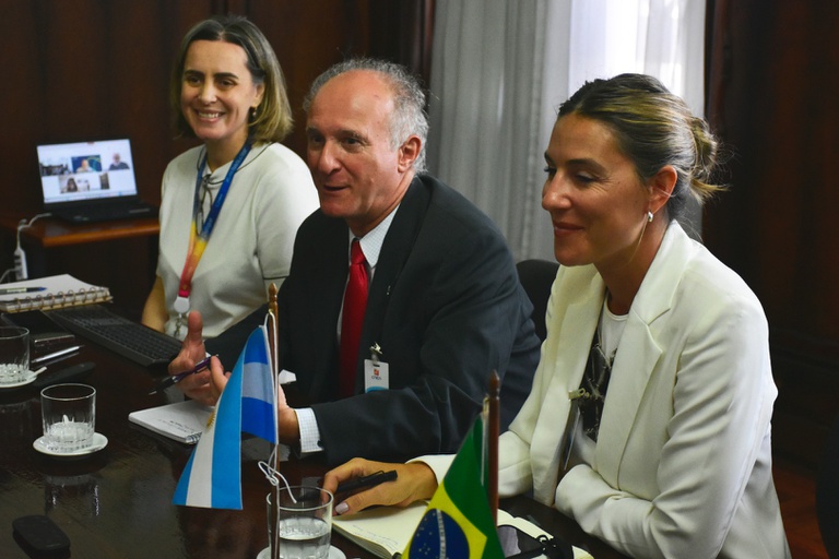 CNEN e INVAP